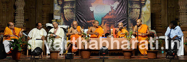 ಮಧ್ವರಿಂದ ಪ್ರಜಾಪ್ರಭುತ್ವ ಪ್ರಯೋಗ: ವೀರಪ್ಪ ಮೊಯ್ಲಿ